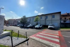 #14495 Complesso commerciale con depositi esterni