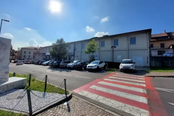 #14495 Complesso commerciale con depositi esterni