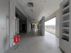 #2516001 Complesso commerciale con magazzini e terreni edificabili