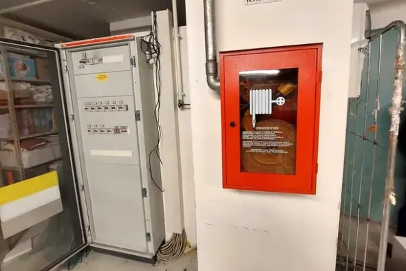 #23531 Complesso commerciale e ampio parcheggio