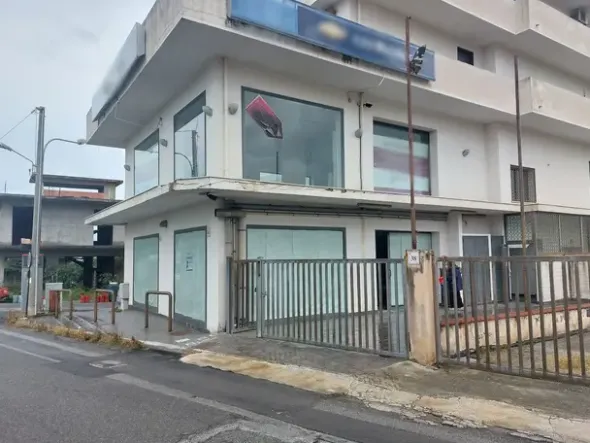 #2638725 Complesso commerciale su due piani