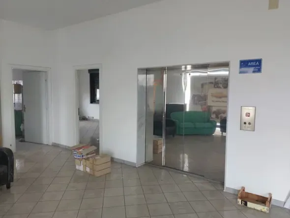#2638725 Complesso commerciale su due piani
