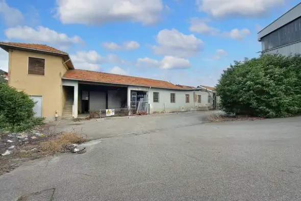 #19899 Complesso con area esterna a destinazione residenziale