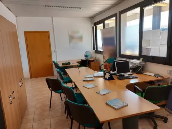 #10550 Complesso con uffici, magazzini, tettoie e piazzali