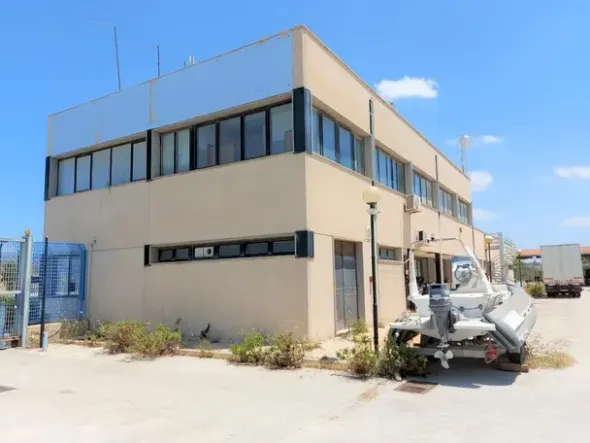 #10550 Complesso con uffici, magazzini, tettoie e piazzali