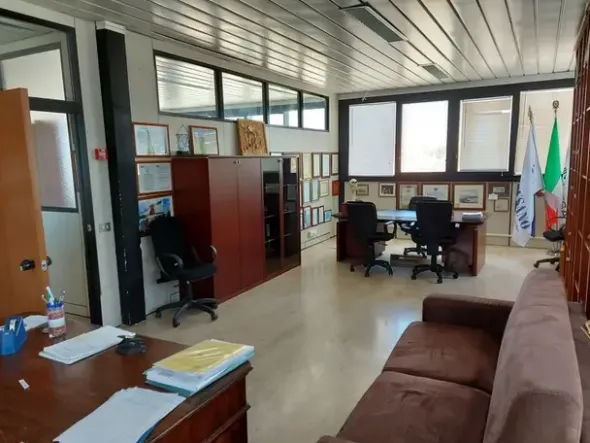 #10550 Complesso con uffici, magazzini, tettoie e piazzali