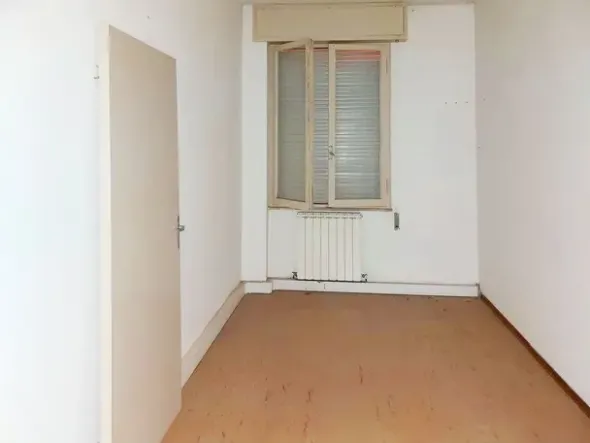 #21012 Complesso immobiliare con supermercato, concessionaria, appartamenti e uffici