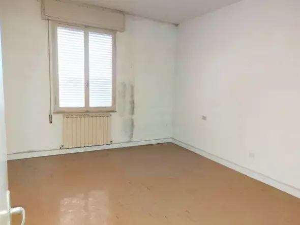#21012 Complesso immobiliare con supermercato, concessionaria, appartamenti e uffici