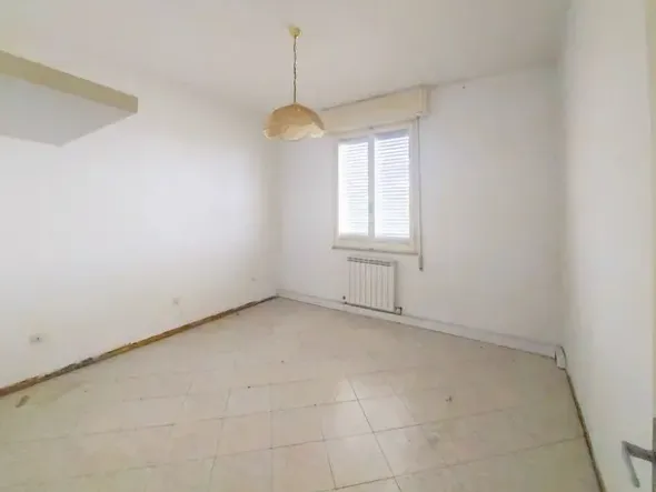 #21012 Complesso immobiliare con supermercato, concessionaria, appartamenti e uffici