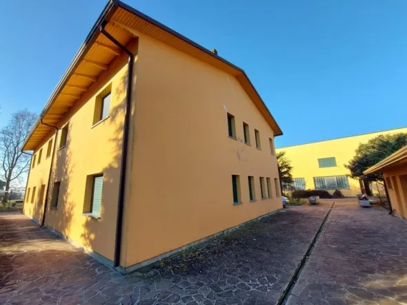 #15189 Complesso immobiliare con terreno