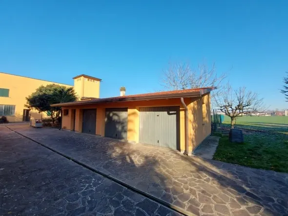 #15189 Complesso immobiliare con terreno