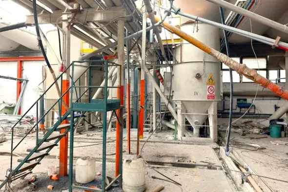 #23992 Complesso industriale con ampio piazzale