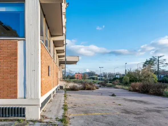 #2537501 Complesso industriale versatile ad Arezzo in posizione strategica