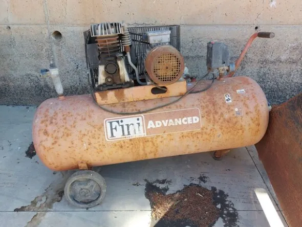 1#8058 Compressore fini Advanced e casseformi per cemento