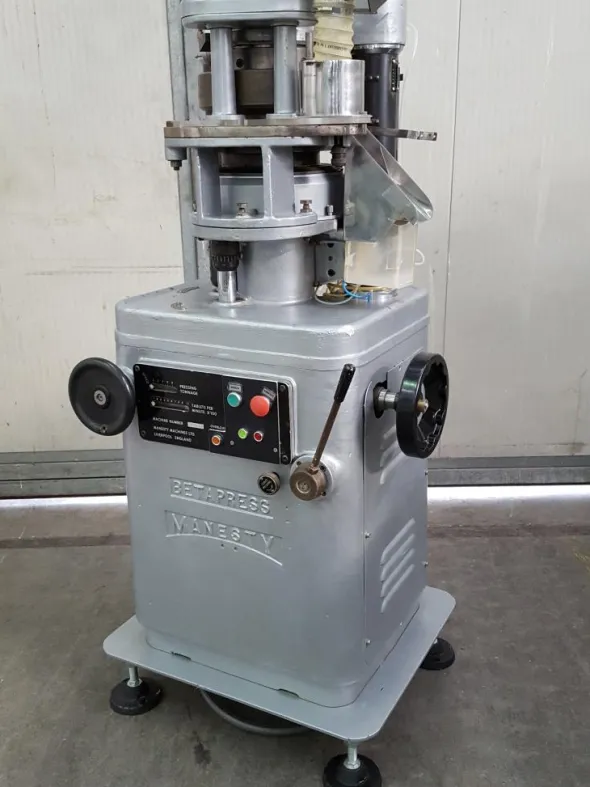 COMPRIMITRICE ROTATIVA – MANESTY MOD. BETAPRESS