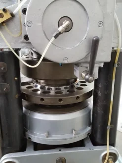COMPRIMITRICE ROTATIVA – MANESTY MOD. BETAPRESS
