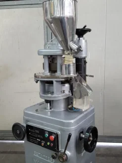 COMPRIMITRICE ROTATIVA – MANESTY MOD. BETAPRESS