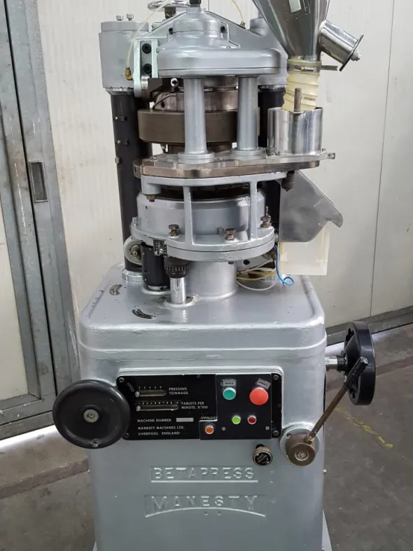 COMPRIMITRICE ROTATIVA – MANESTY MOD. BETAPRESS