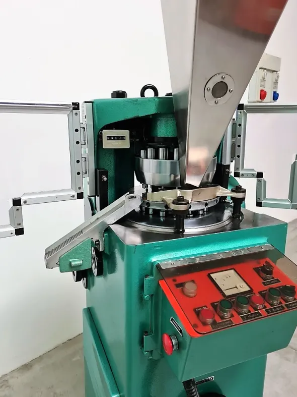 COMPRIMITRICE ROTATIVA – RONCHI MOD. AM 13/15 (COM-34)