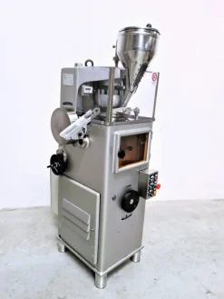 COMPRIMITRICE ROTATIVA RONCHI AM 13/15(PH-PR-COM-37)