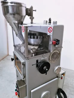 COMPRIMITRICE ROTATIVA RONCHI AM 13/15(PH-PR-COM-37)