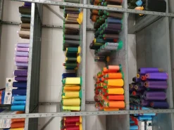 Cono di cotone colorato per macchina da cucire