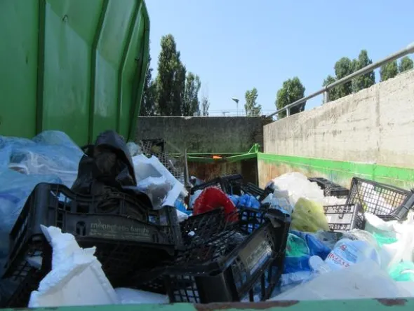 2084#3561 Container