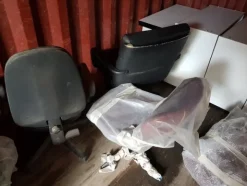 2#5193 Container e arredi ufficio