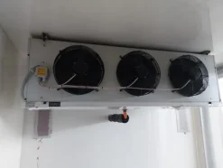 5#7220 Container isotermico e arredi ufficio
