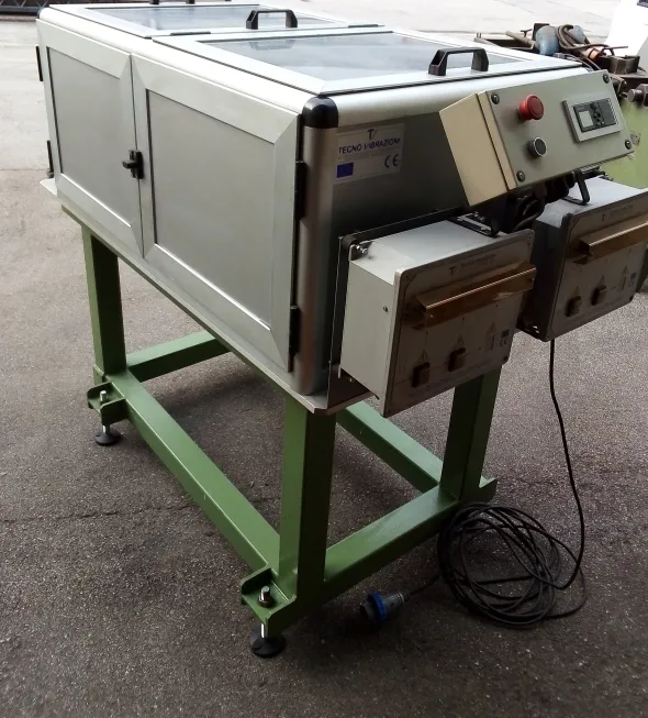Contapezzi per particolari metallici a sistema vibrante