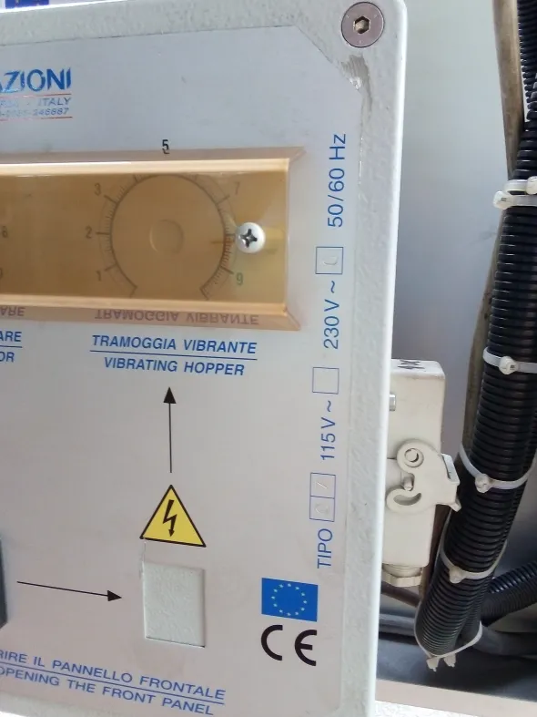 Contapezzi per particolari metallici a sistema vibrante
