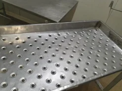 20#7097 Contenitori e tavolo in acciaio inox