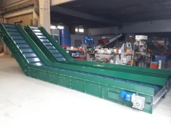 Conveyor with metal detector