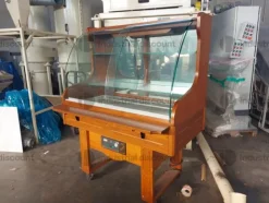 65#8866 Coppia di vetrine in legno con specchi