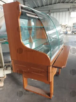 65#8866 Coppia di vetrine in legno con specchi