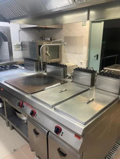Cucina professionale usata del Ristorante Le Clarisse