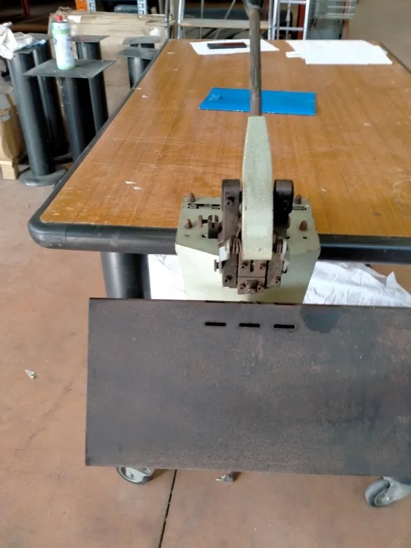 Cucitrice a costa con punti metallici