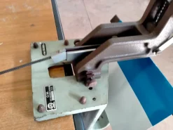 Cucitrice a costa con punti metallici