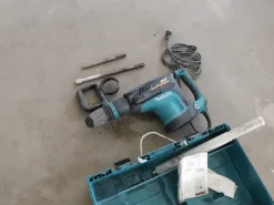 Demolitore elettrico Makita usato HM1203C