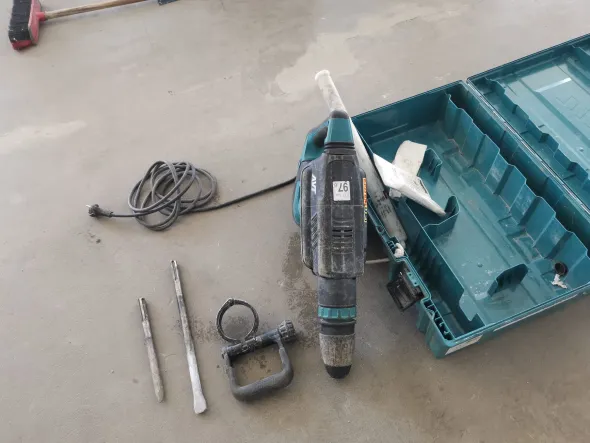 Demolitore elettrico Makita usato HM1203C