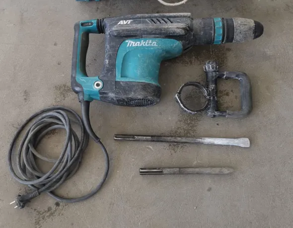 Demolitore elettrico Makita usato HM1203C