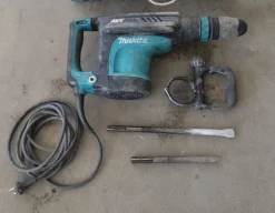 Demolitore elettrico Makita usato HM1203C