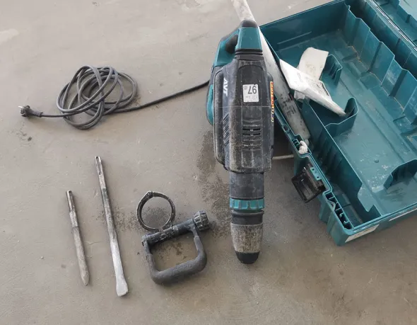 Demolitore elettrico Makita usato HM1203C