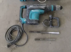 Demolitore elettrico Makita usato HM1203C