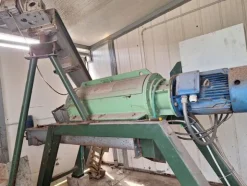 12#8532 Denocciolatore Officine Meccaniche Toscane