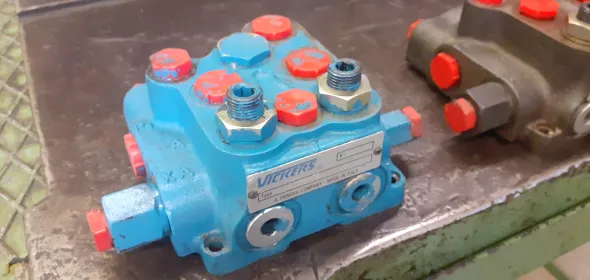 DISTRIBUTORI VICKERS