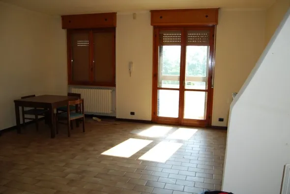 #2224 Due capannoni e appartamento