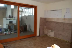 #2224 Due capannoni e appartamento