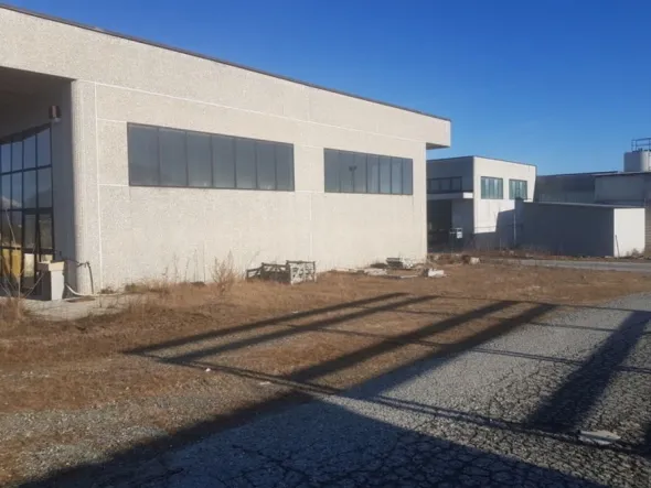 #9062 Due capannoni in complesso industriale