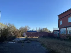 #2537940 Due uffici con ampio piazzale comune